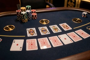 Blackjack Royale Live Casino von Evolution - Premium Blackjack bei Realz Casino